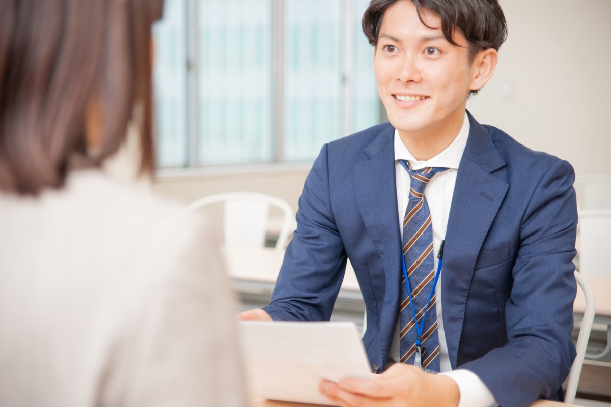 中立的な立場で住まい選びの選択肢を整理・提案する様子